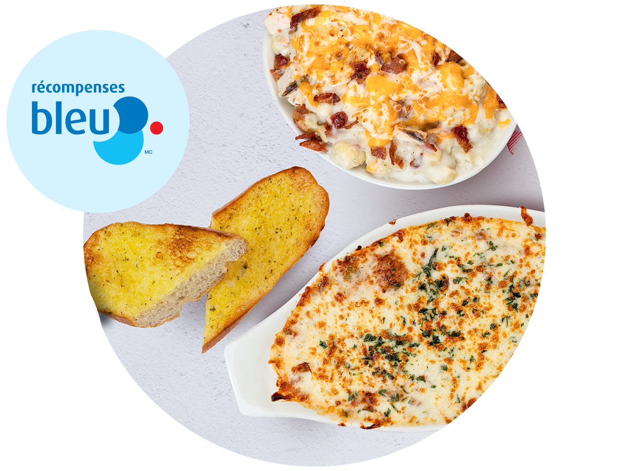 Récompenses bleu logo beside baked pasta dishes with garlic bread, featuring creamy macaroni and cheese and oven-baked lasagna topped with melted cheese.