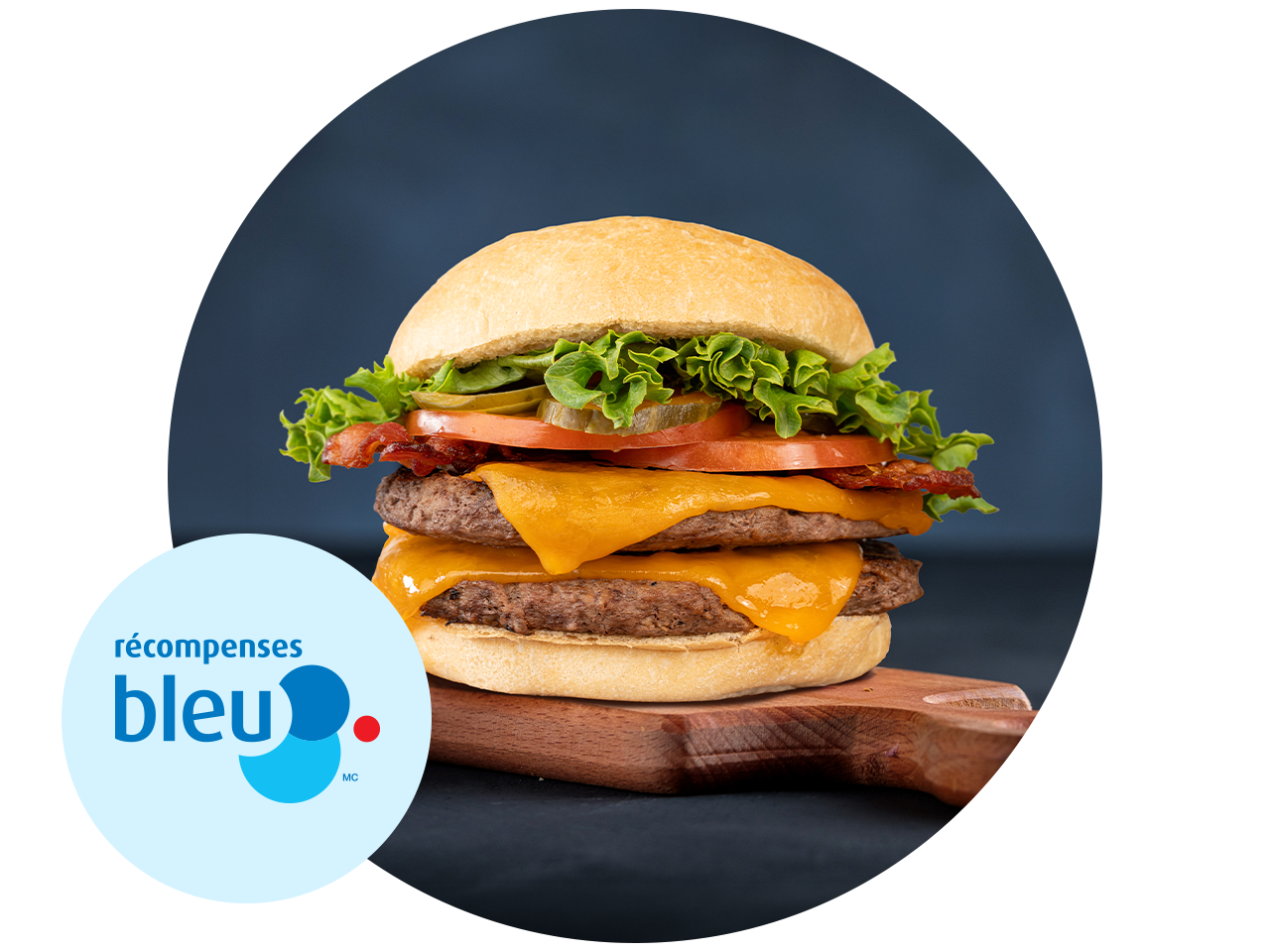 Double bacon cheeseburger with melted cheddar, fresh lettuce, tomato, pickles, and toasted bun featured in the Récompenses bleu rewards program.