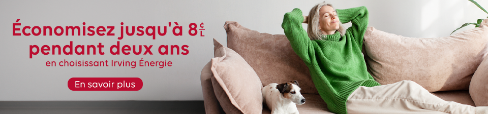 Personne assise sur un canapé avec un chien, accompagnée d’un message promotionnel d’Irving Énergie sur les économies offertes.